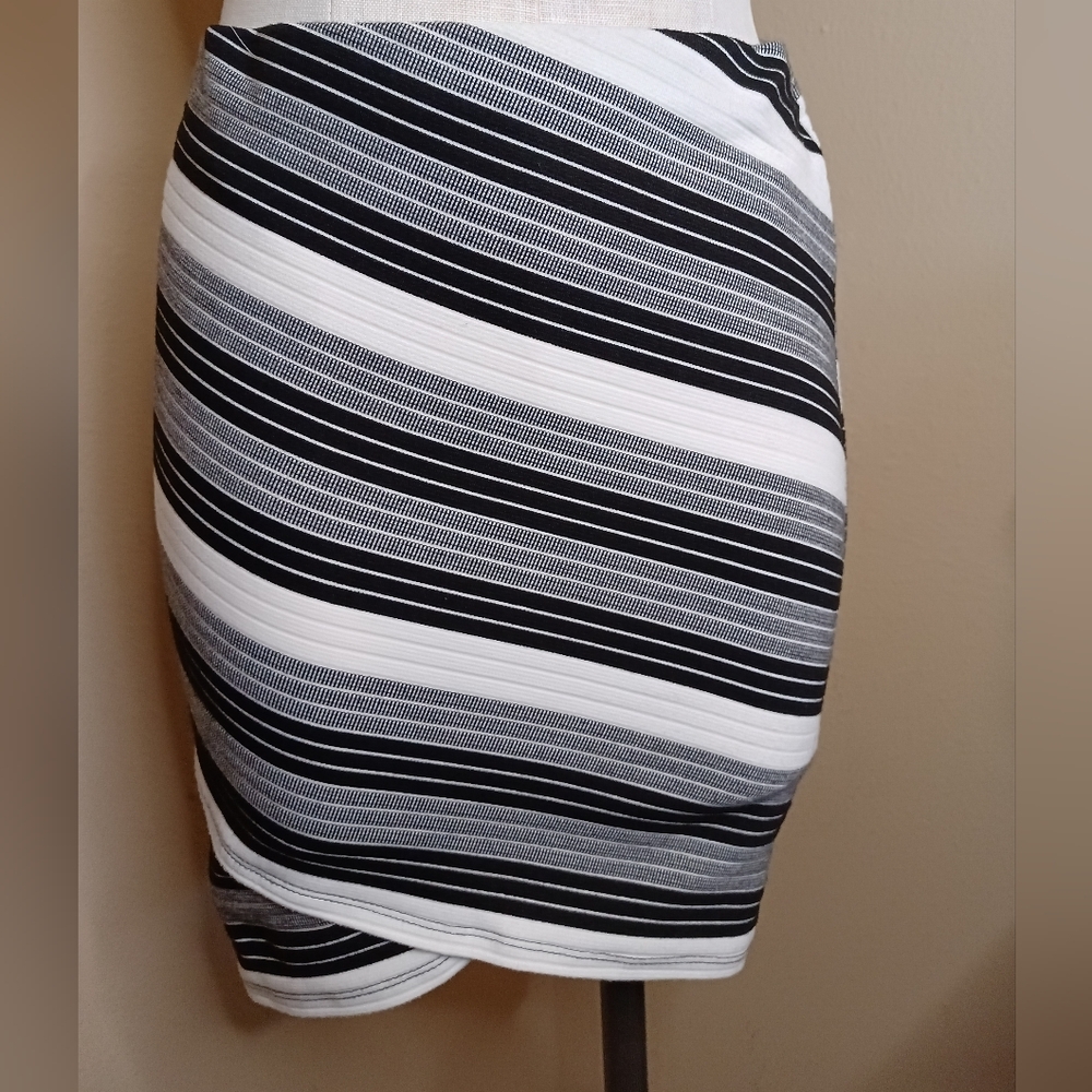 Joe B Striped Skirt Black White Gray Medium